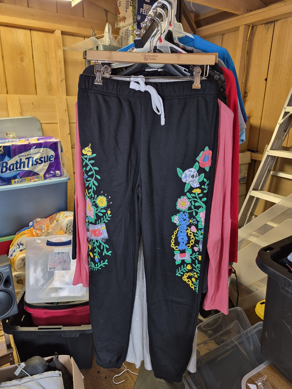 Girls Black Floral-Embroidered Jogger Sweatpants Bin 52